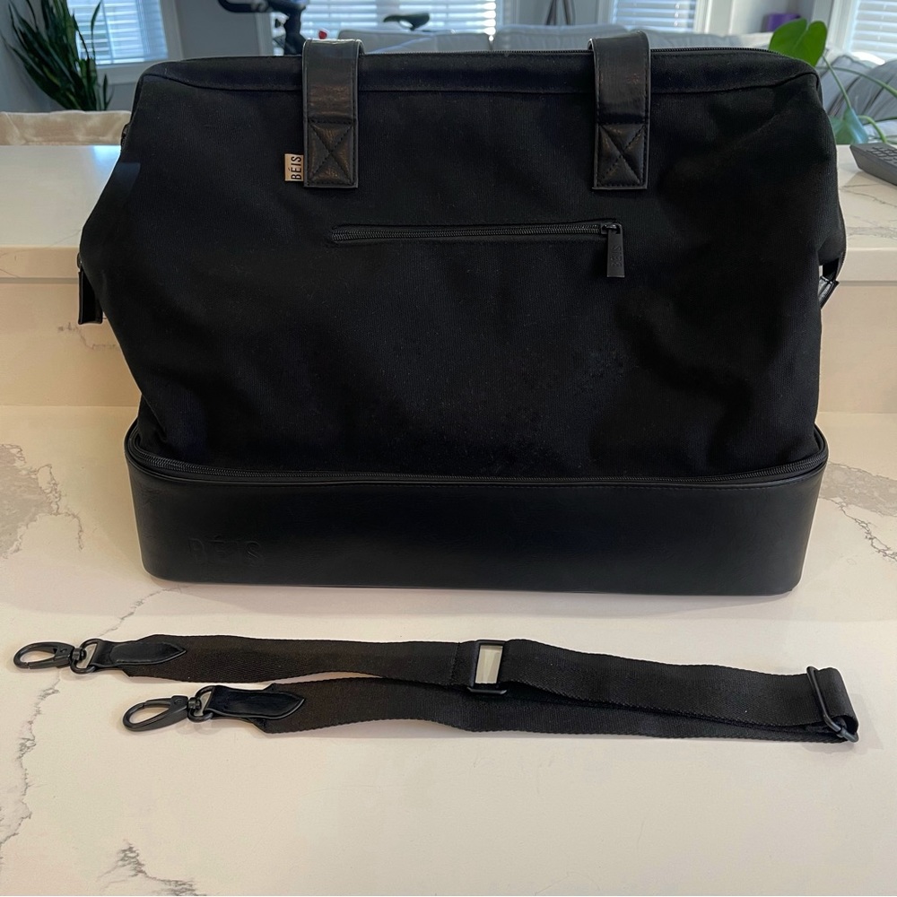 Beis Weekender Bag in Black - Picture 2 of 9